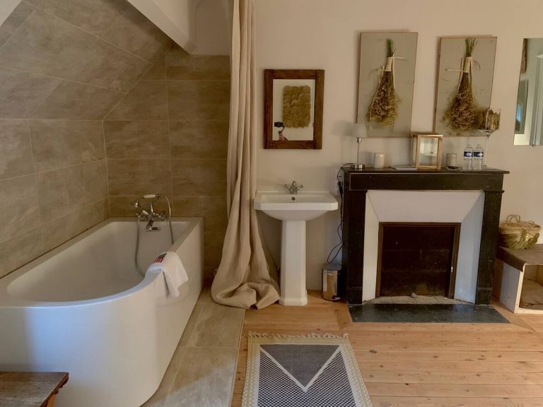 5900b761-7987-46b7-a3f2-efc357cedcd8 2